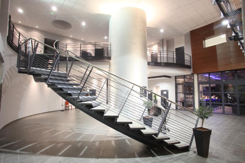 Где учат читать вино пальцами