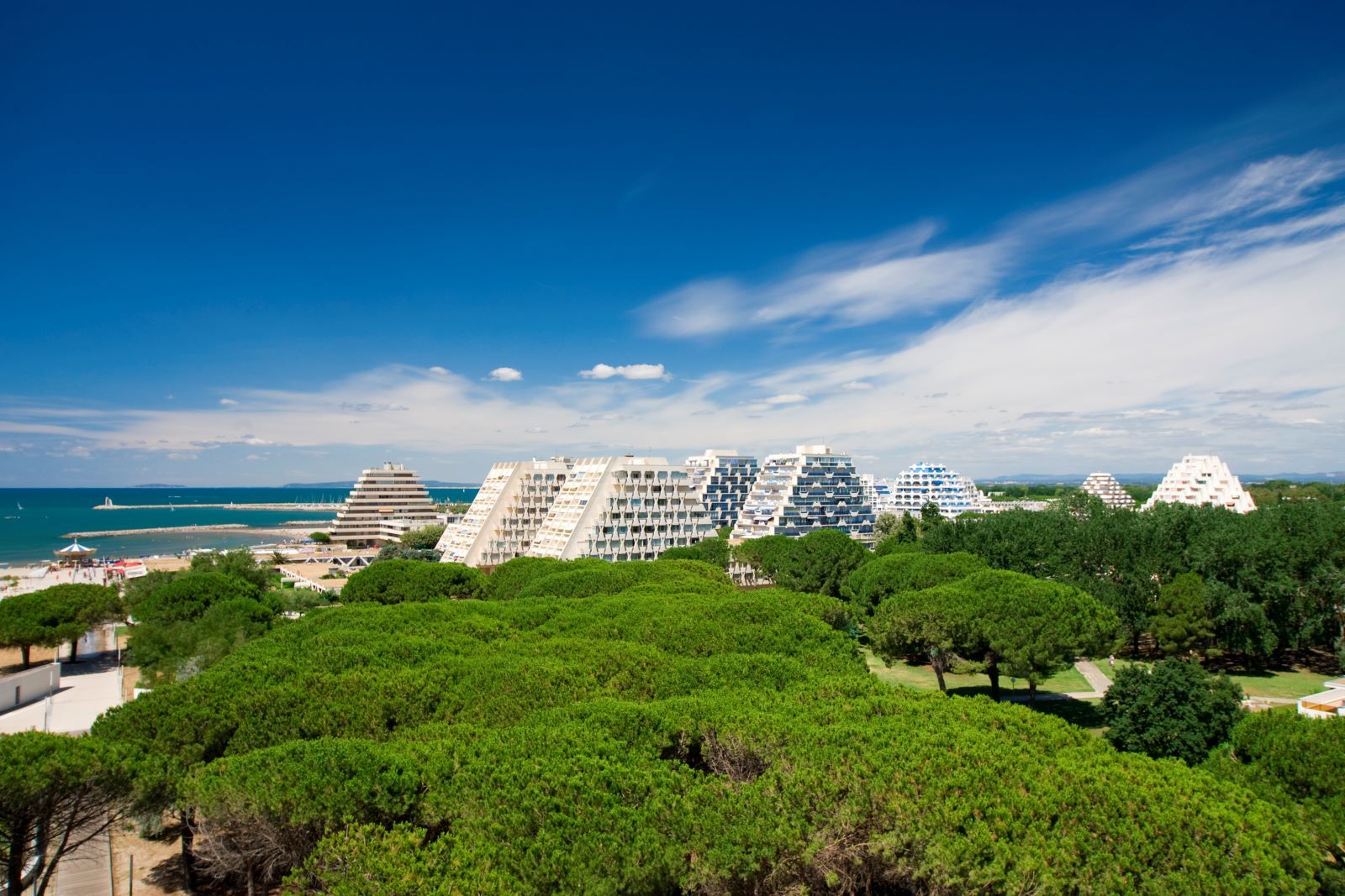 Ла Гранд-Мотт — город из пирамид, выросший на дюнах за десять лет