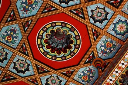 Тысяча лет одна семья, один замок и архитектор, впустивший свет в каменные стены