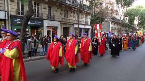 Деревня Пиолен под Авиньоном объявила себя столицей чеснока и клянётся на головках