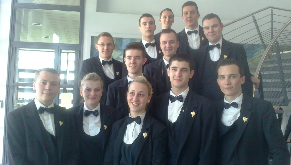 Где учат читать вино пальцами